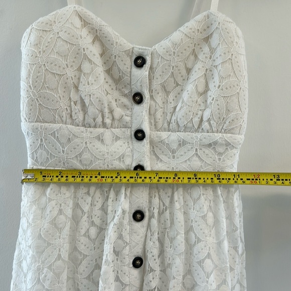 NEW Beautiful Guess White Lace Dress. - Picture 5 of 9